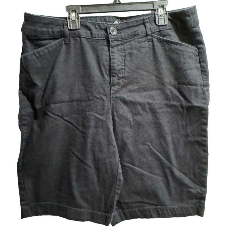 St. John’s Bay Black Bermuda Shorts, size 14‎